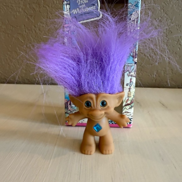 Vintage 1990’s Treasure Trolls. Purple haired troll with blue jewel. - Picture 3 of 9